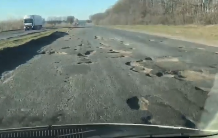 Ez az ukrán út megmutatja, milyen a valódi kátyútenger