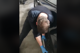 Röhejes dührohamot kapott az olasz arc, aki nem bírt egy kerékanyával