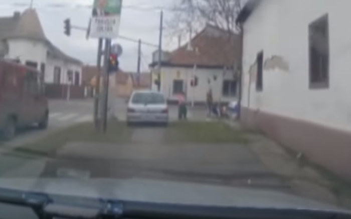 Autós üldözés Miskolcon, járdán menekült a sofőr