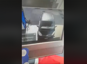 Fájdalmas látvány, ahogy ez az autós képtelen beállni a töltőoszlophoz