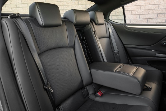 Harminc év után érkezik meg hozzánk a Lexus ES 4 Harminc év után érkezik meg hozzánk a Lexus ES 4