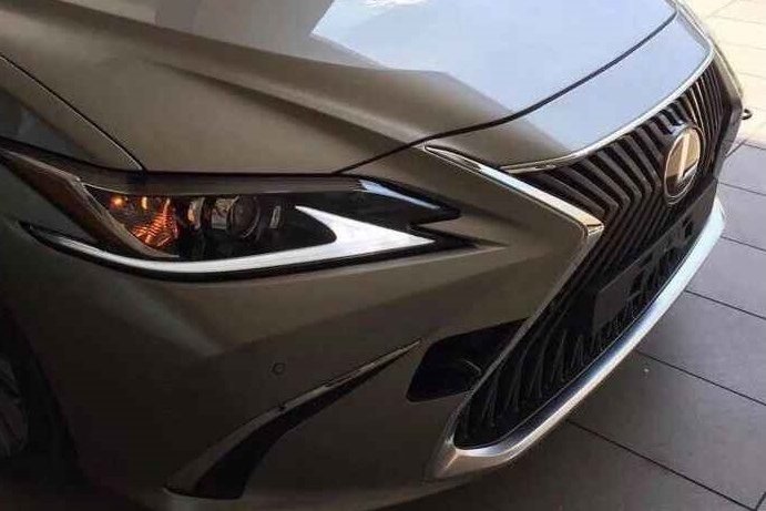 Radikális orral érkezik a Lexus GS utóda 1 Radikális orral érkezik a Lexus GS utóda 1