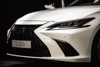 Harminc év után érkezik meg hozzánk a Lexus ES 25