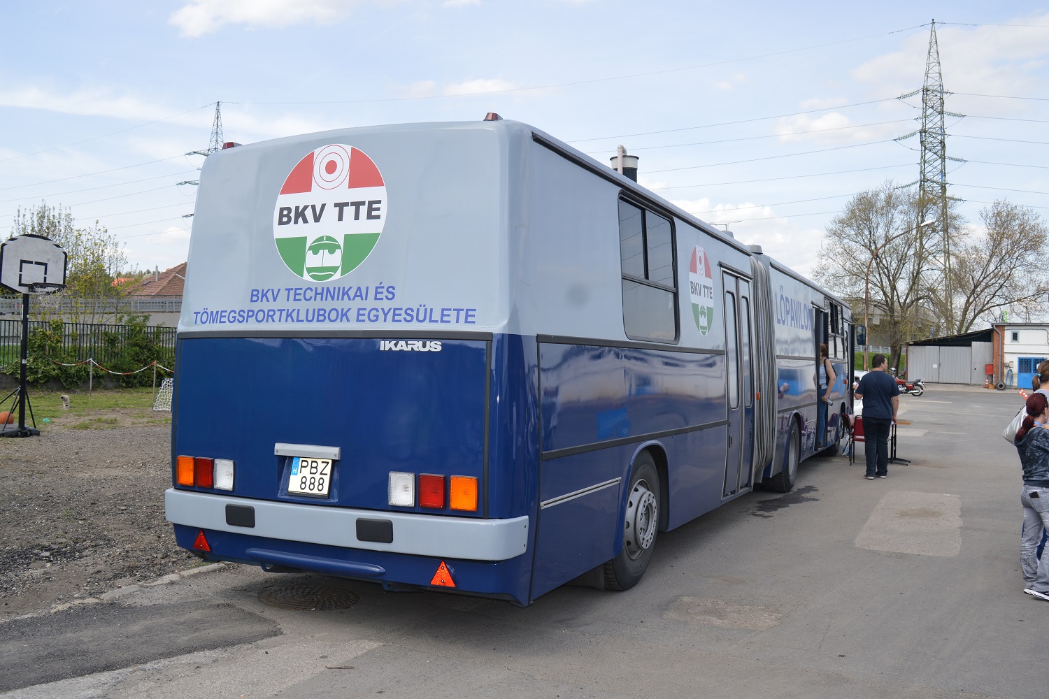 Mindenki buszt akart vezetni szombaton 13