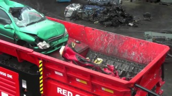 Ez a gép indítja el az autókat a feltámadás útján...elég durván