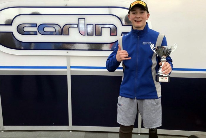 Dobogóval debütált az amputált lábú pilóta