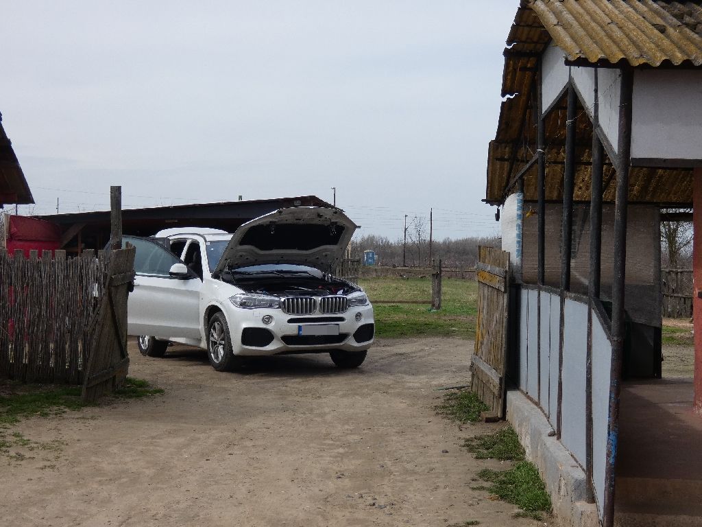 Pajtában jegelték a lopott BMW-t 6