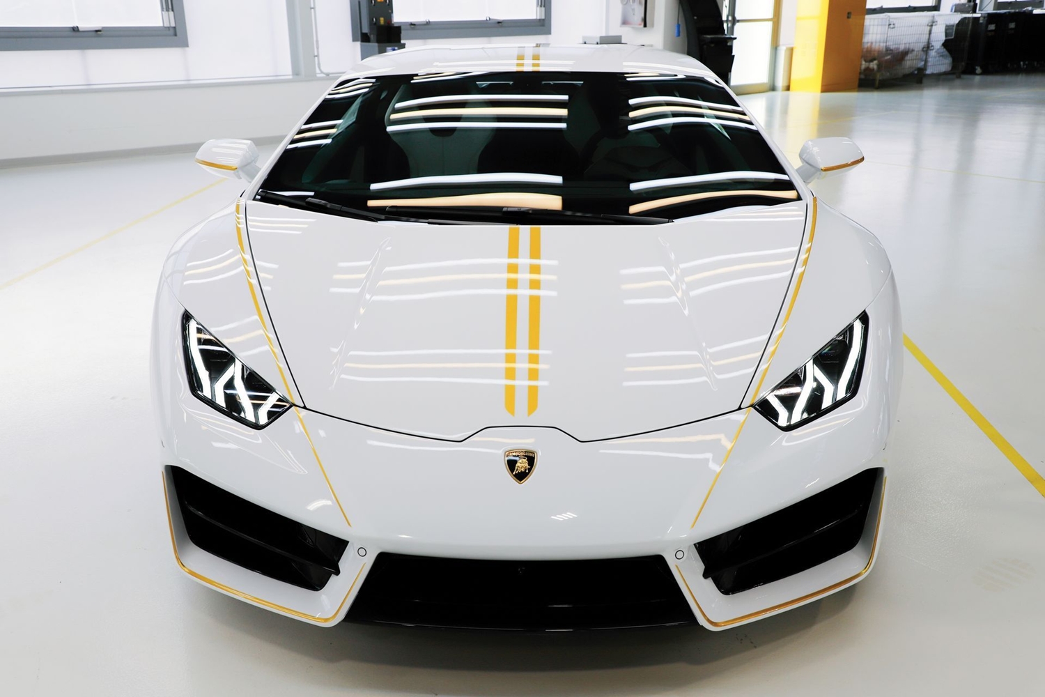 Már nem sokáig marad a pápáé ez a gyönyörű Lamborghini 4
