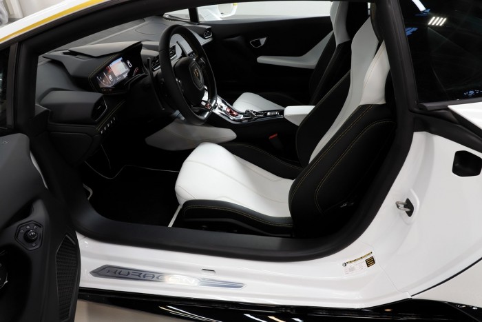 Nem vicc, szinte ingyen a tiéd lehet a pápa Lamborghinije! 2