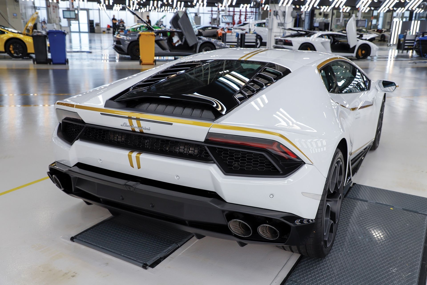 Már nem sokáig marad a pápáé ez a gyönyörű Lamborghini 3