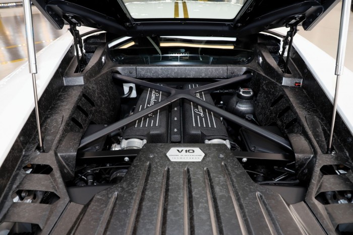 Már nem sokáig marad a pápáé ez a gyönyörű Lamborghini 7