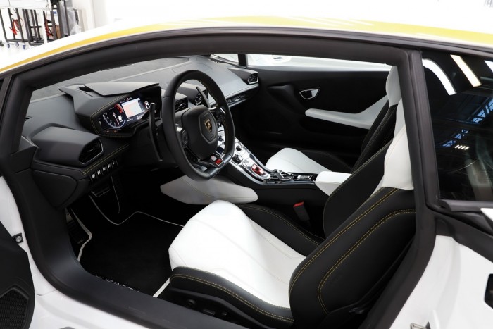 Már nem sokáig marad a pápáé ez a gyönyörű Lamborghini 6