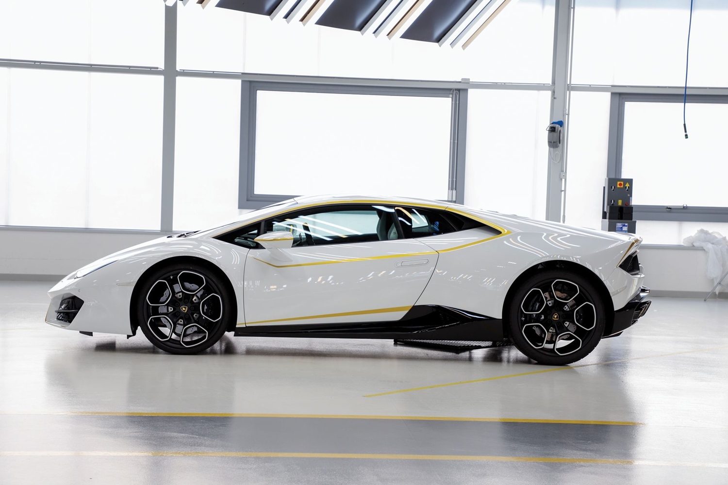 Már nem sokáig marad a pápáé ez a gyönyörű Lamborghini 6