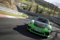 Villámgyorsan ért körbe a Nürburgringen a 911 GT3 RS 8