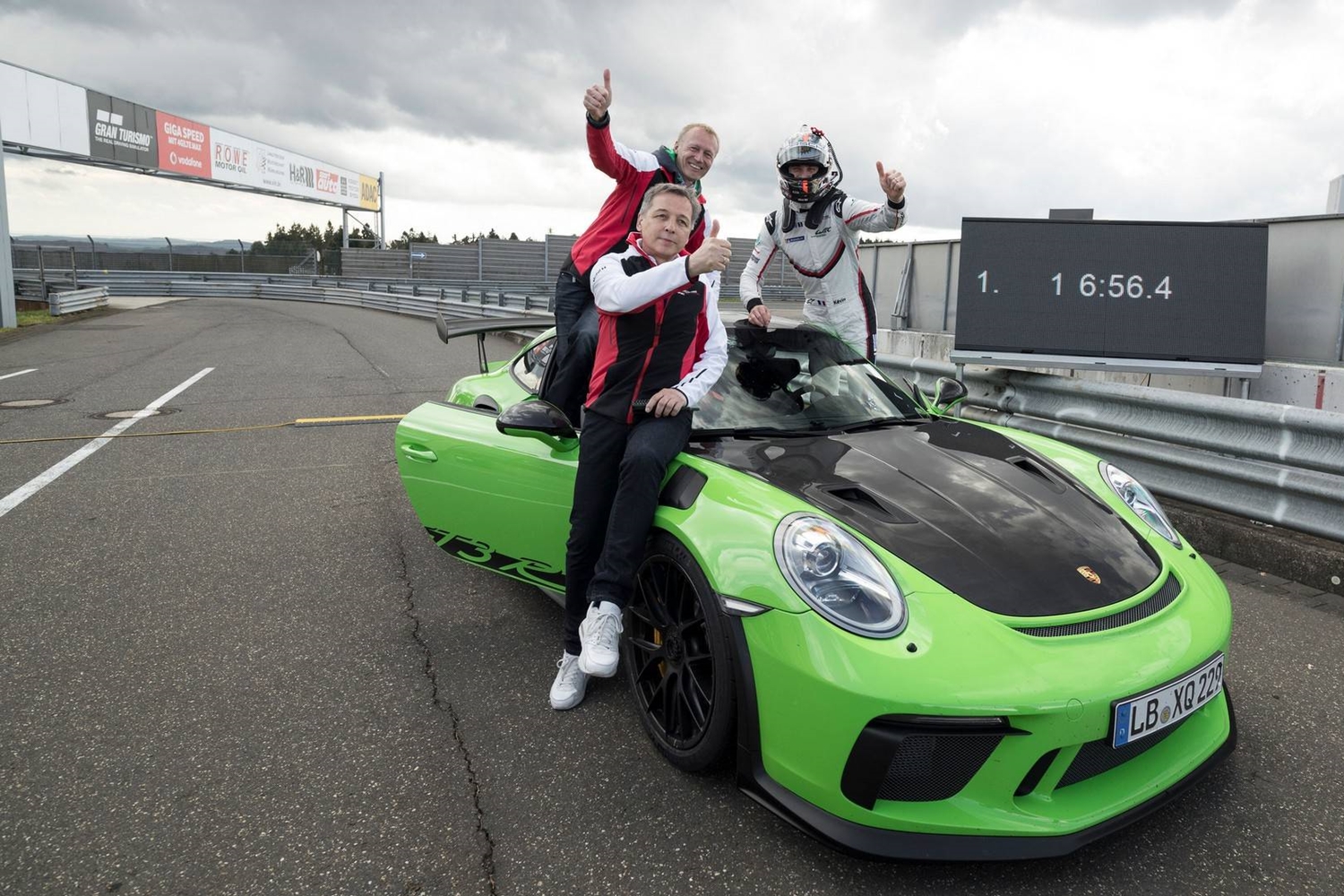 Villámgyorsan ért körbe a Nürburgringen a 911 GT3 RS 6