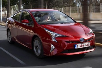 Boxermotoros hibrid jöhet Prius alapokra