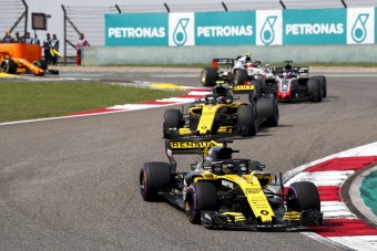 F1: Csalódás a Renault, a kiscsapatok okosabbak voltak