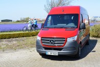 Külön utakon jár a Mercedes Sprinter 43