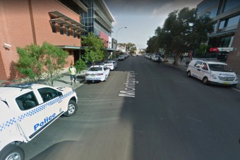 Részegen, jogsi nélkül hajtott a rendőrségre