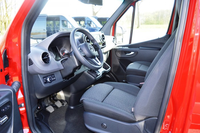 Külön utakon jár a Mercedes Sprinter 11 Külön utakon jár a Mercedes Sprinter 11