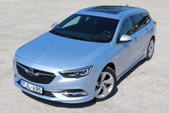 450 liter benzin elé kötözve egy forró ketrecben