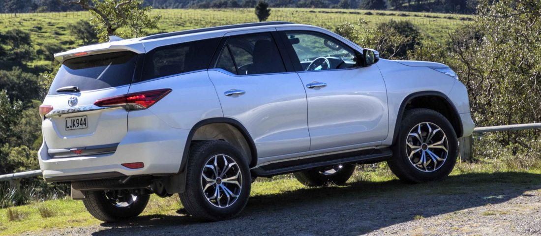 Dögös terepsportkocsi platós kisteherből