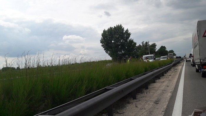 Locsolnak az M5-ösön, ezért áll a kocsisor 1