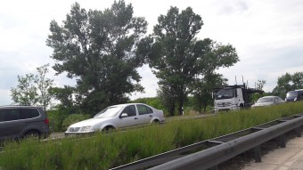 Locsolnak az M5-ösön, ezért áll a kocsisor