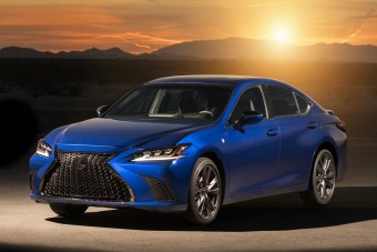 Szabadidőjármű helyett szedánnal robbanthat bankot a Lexus?