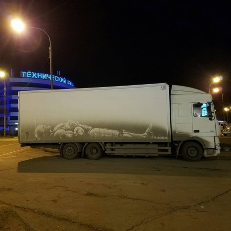 Ha tetszik ez a koszba rajzolt dinó, akkor nézd meg a Robotzsarut is 3