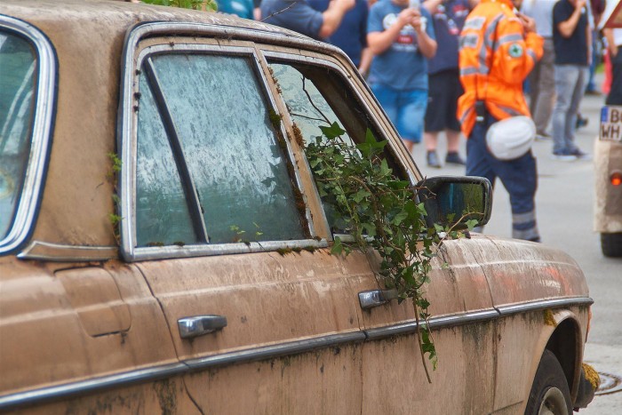 Ez az öreg Mercedes tényleg elpusztíthatatlan