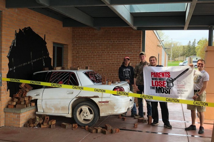 Gratuláltak a rendőrök a ballagók tréfájához