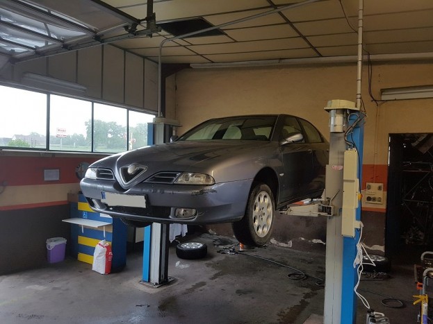 Sosem találod ki, mennyit futott ez az Alfa Romeo bontatlan motorral