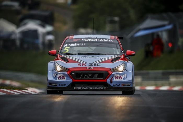 Ütközés vetett véget Michelisz futamának a Nürburgringen