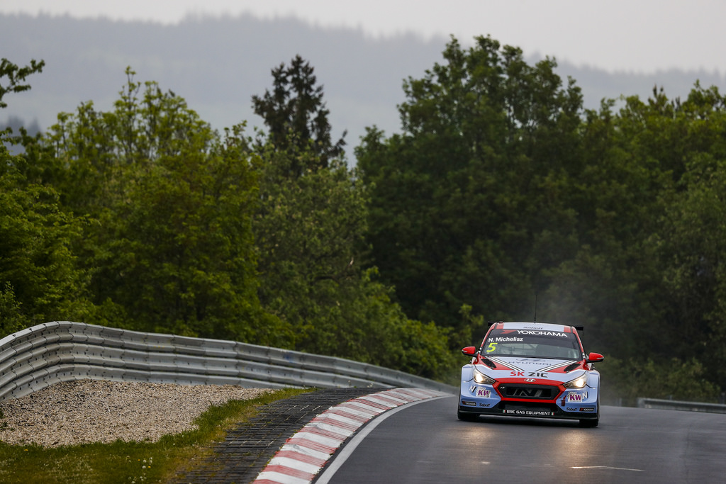 Ütközés vetett véget Michelisz futamának a Nürburgringen 5