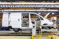 Másfélszer annyit megy árammal a Nissan kisbusza 2 Másfélszer annyit megy árammal a Nissan kisbusza 2