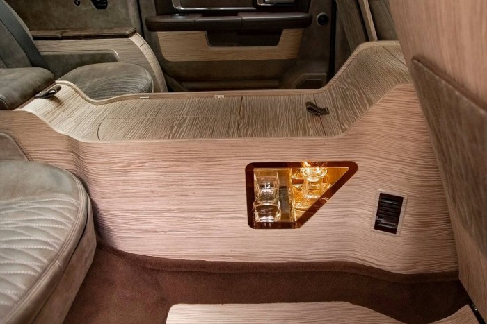 Luxusautót varázsoltak ebből az amerikai platósból 7