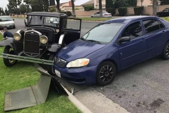 90 éves autót zúzott le a telefonozó sofőr