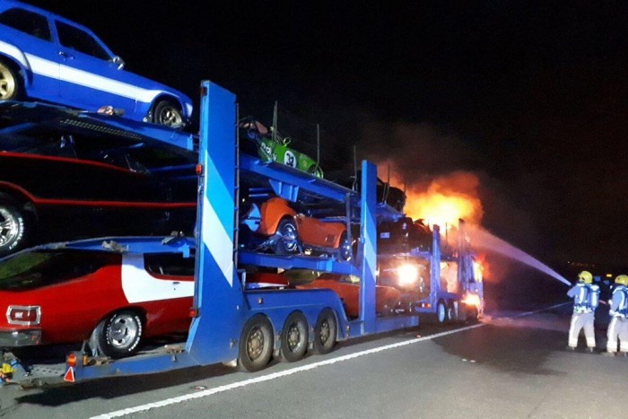 Filmes autók lángoltak az angol autópályán