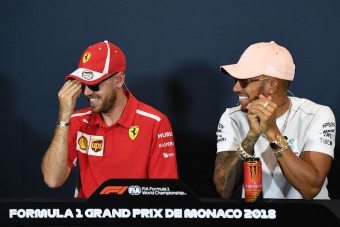 F1: Hamilton sem érti, miért nem állt Vettel mellé a Ferrari
