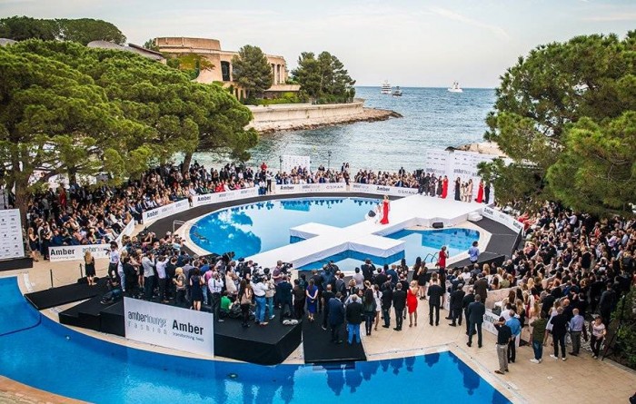 Öltönyre cserélték az overallt az F1-esek