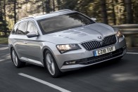 Mit tud egy Škoda Superb 44 millióért? 11