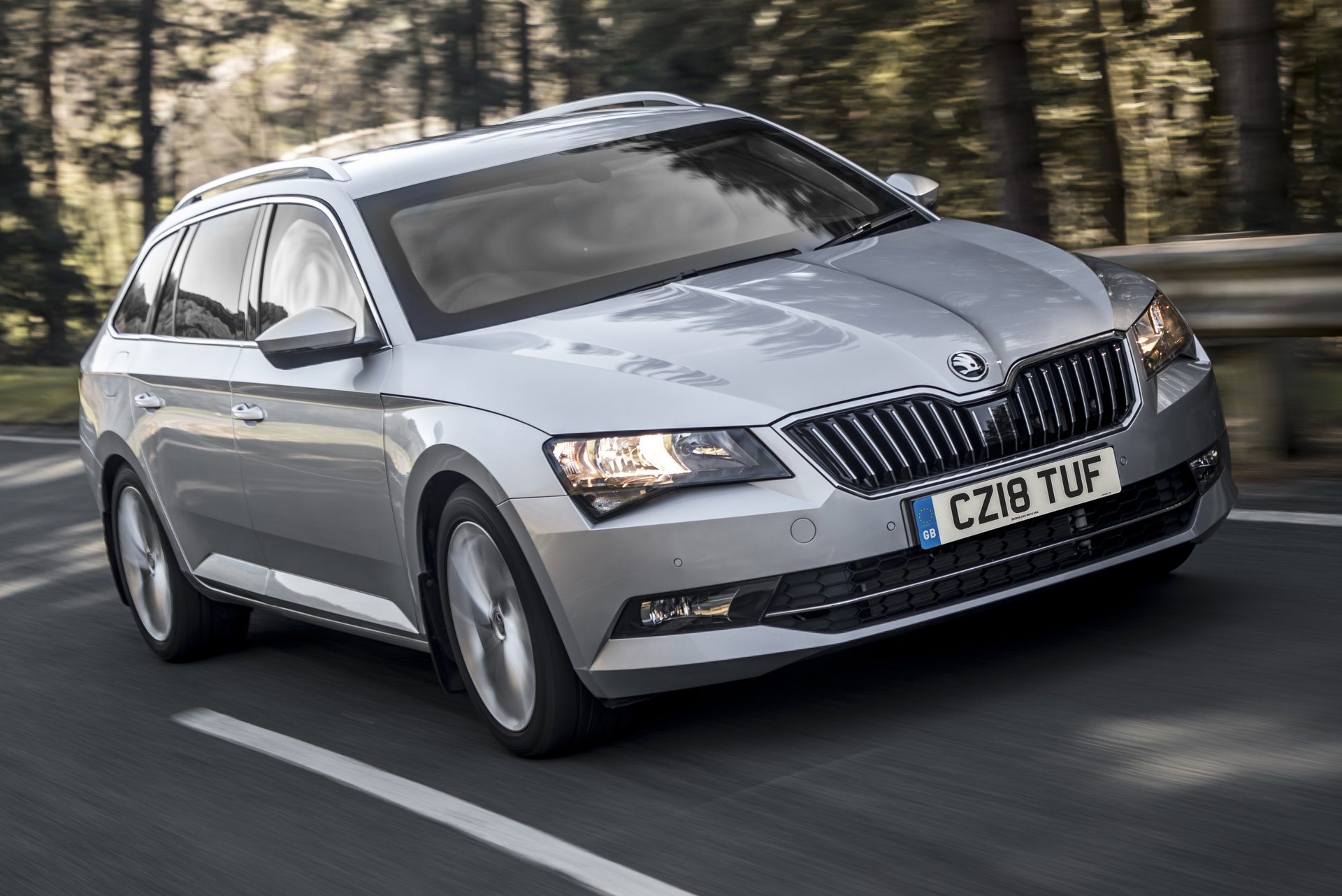 Mit tud egy Škoda Superb 44 millióért? 6