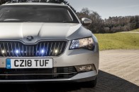 Mit tud egy Škoda Superb 44 millióért? 10