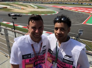 Vak F1-rajongót autóztatott Baumgartner Zsolt