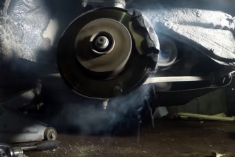 Fából csinált fékbetétet az orosz mester