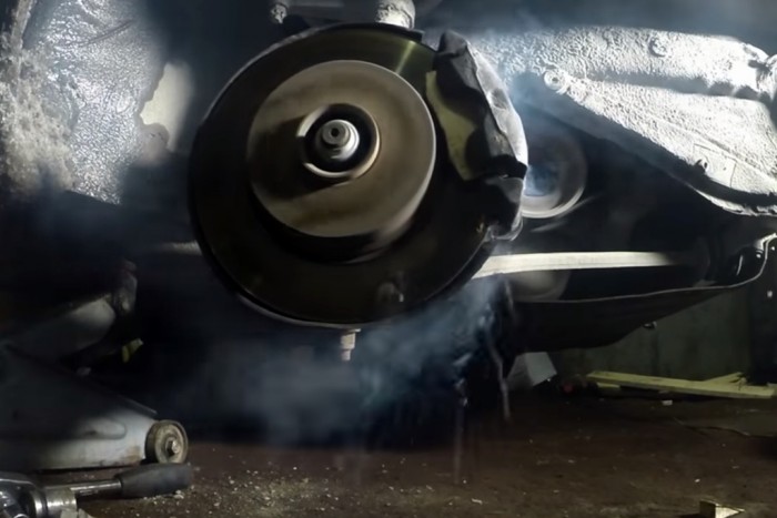 Fából csinált fékbetétet az orosz mester