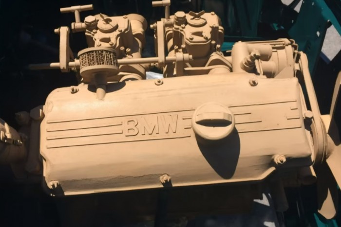 Papírból épített elképesztően részletes BMW-motort