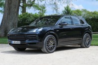 Zöld rendszámos Porsche-SUV: fából vaskarika? 2