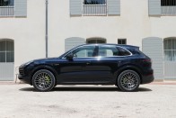 Zöld rendszámos Porsche-SUV: fából vaskarika? 43